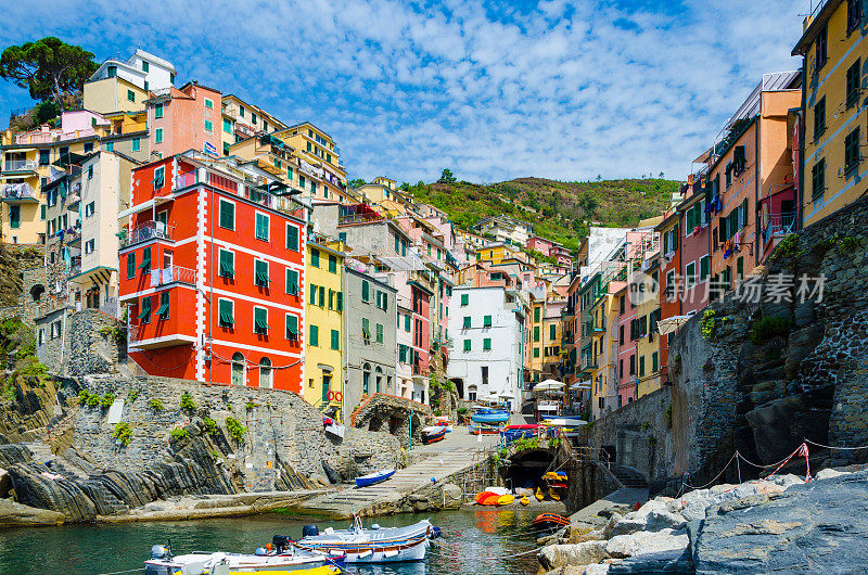意大利Cinque Terre的Riomaggiore小渔村
